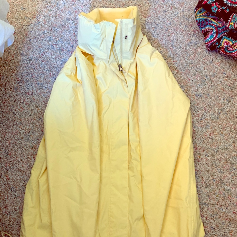 Yellow north face jacket!! 🤩🔥💛